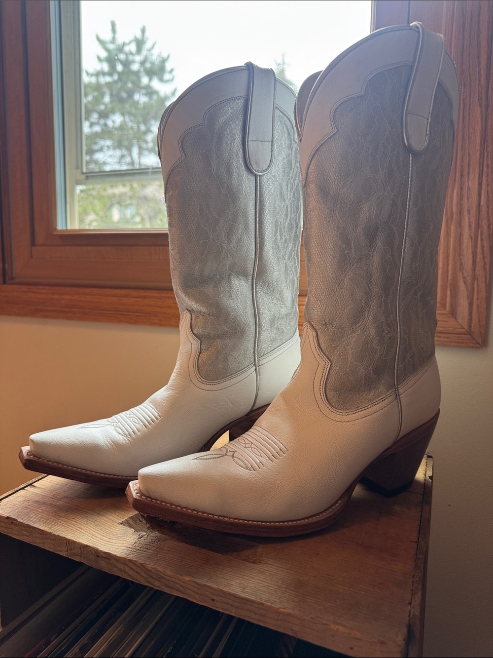 Shyanne White Leather Western Cowgirl Boots